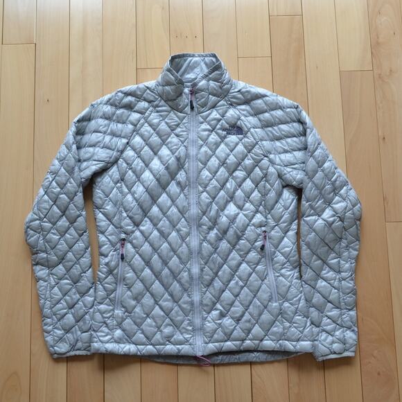 North Face Quilted Puffer Jacket Gray Silver Size Medium - Picture 1 of 7